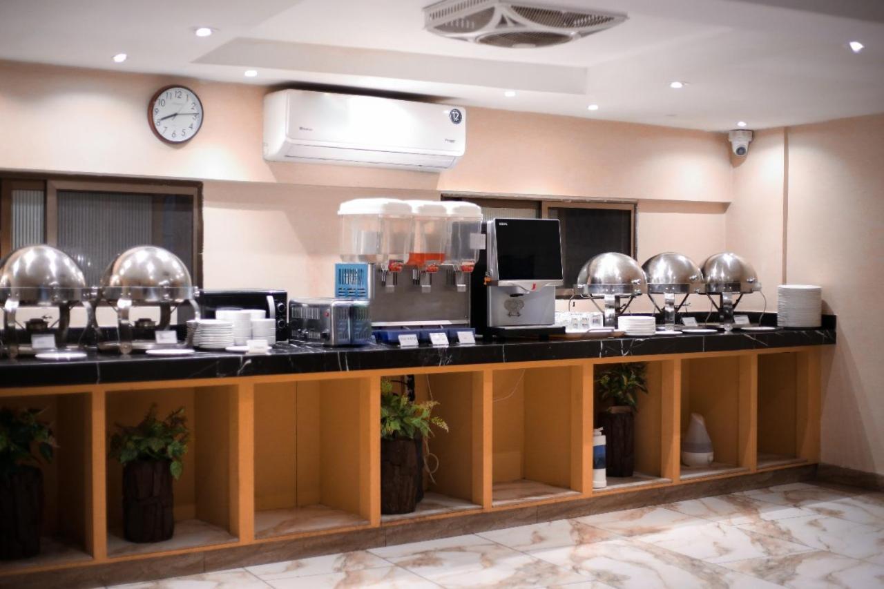Hotel Pearl Inn Karachi Exterior photo